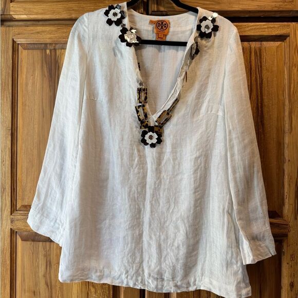 Tory Burch white rhinestone and flower detail around collar - Picture 1 of 5